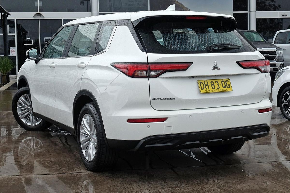 2023 Mitsubishi Outlander ES ZM