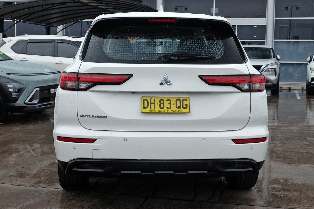 2023 Mitsubishi Outlander ES ZM
