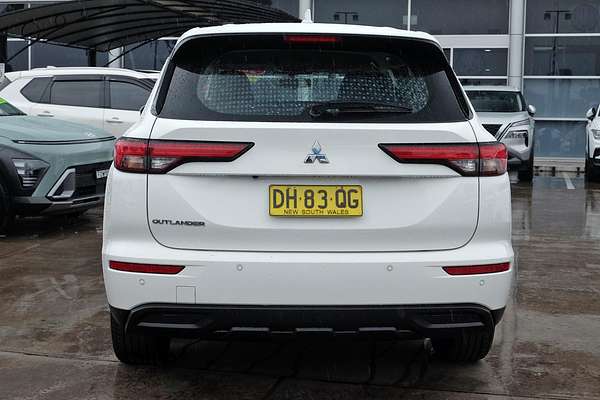 2023 Mitsubishi Outlander ES ZM