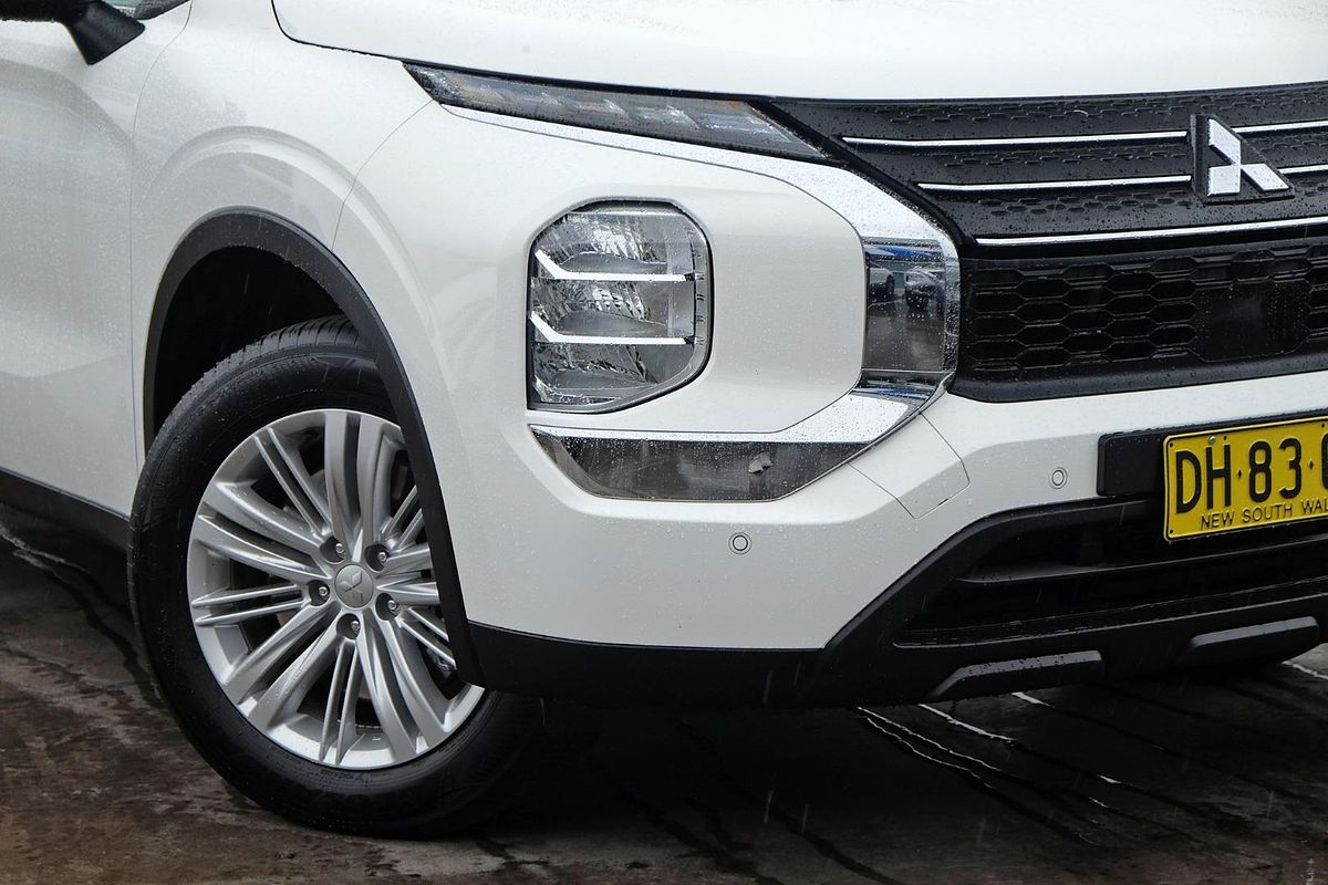 2023 Mitsubishi Outlander ES ZM