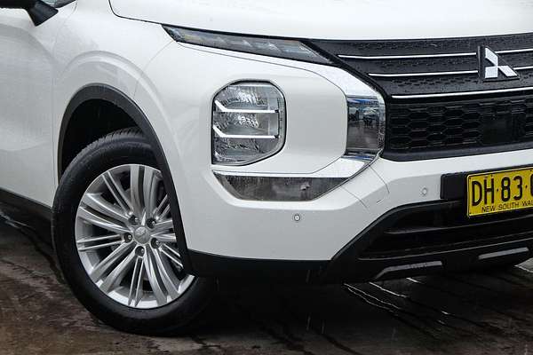 2023 Mitsubishi Outlander ES ZM