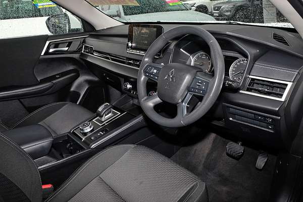 2023 Mitsubishi Outlander ES ZM