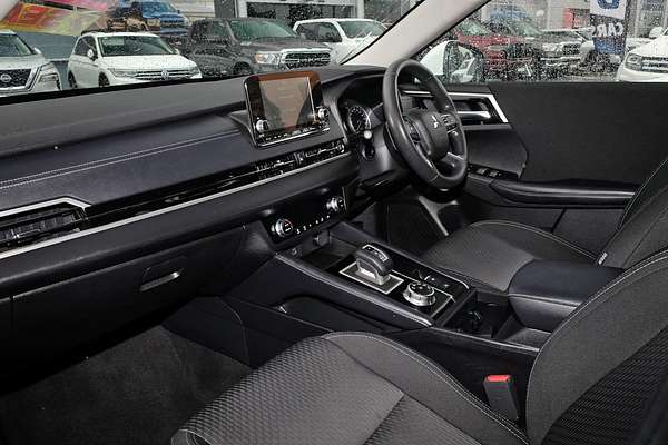 2023 Mitsubishi Outlander ES ZM