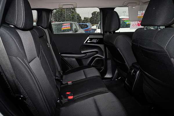 2023 Mitsubishi Outlander ES ZM