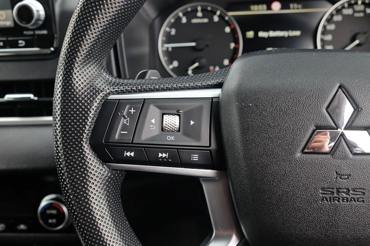 2023 Mitsubishi Outlander ES ZM
