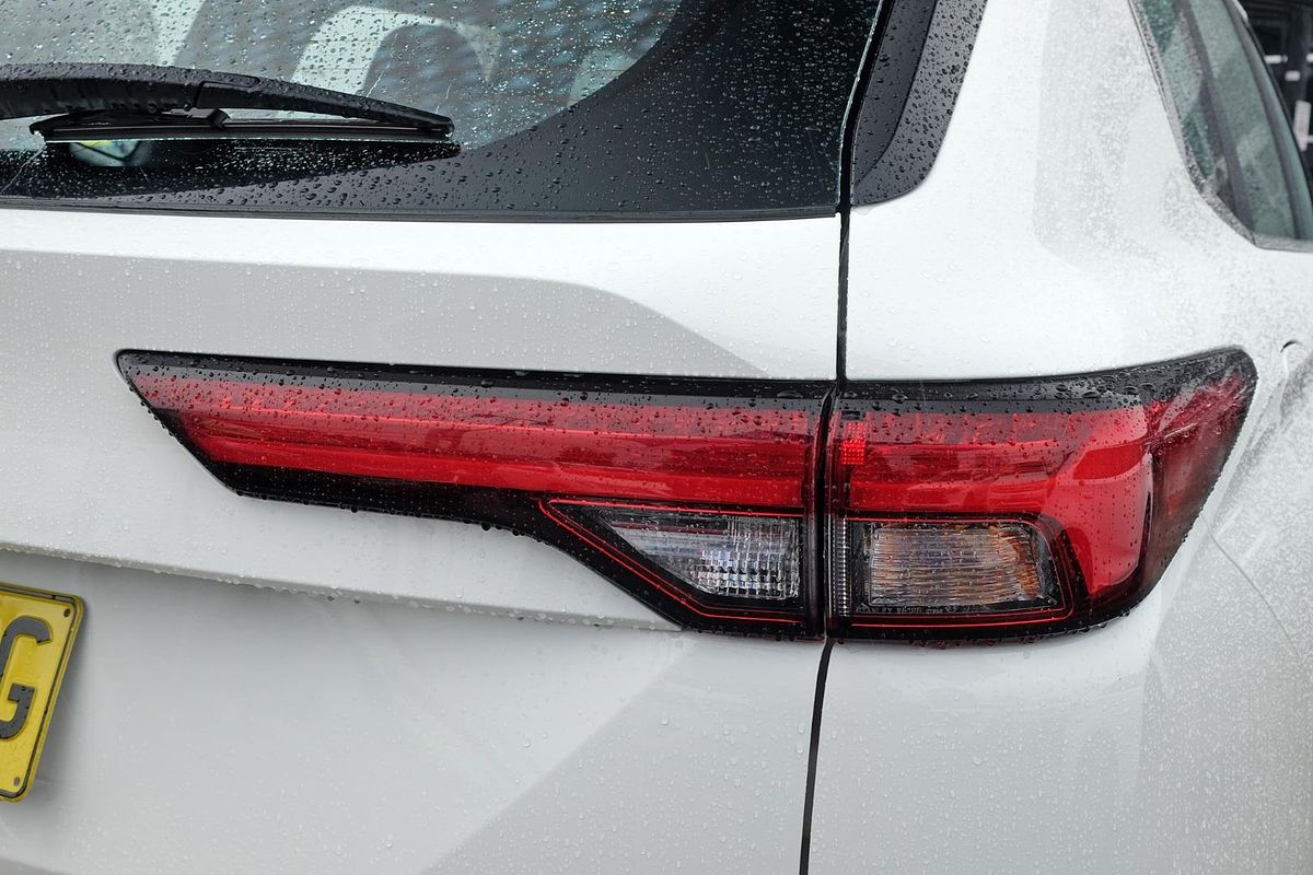2023 Mitsubishi Outlander ES ZM