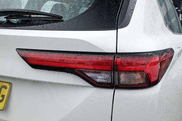 2023 Mitsubishi Outlander ES ZM