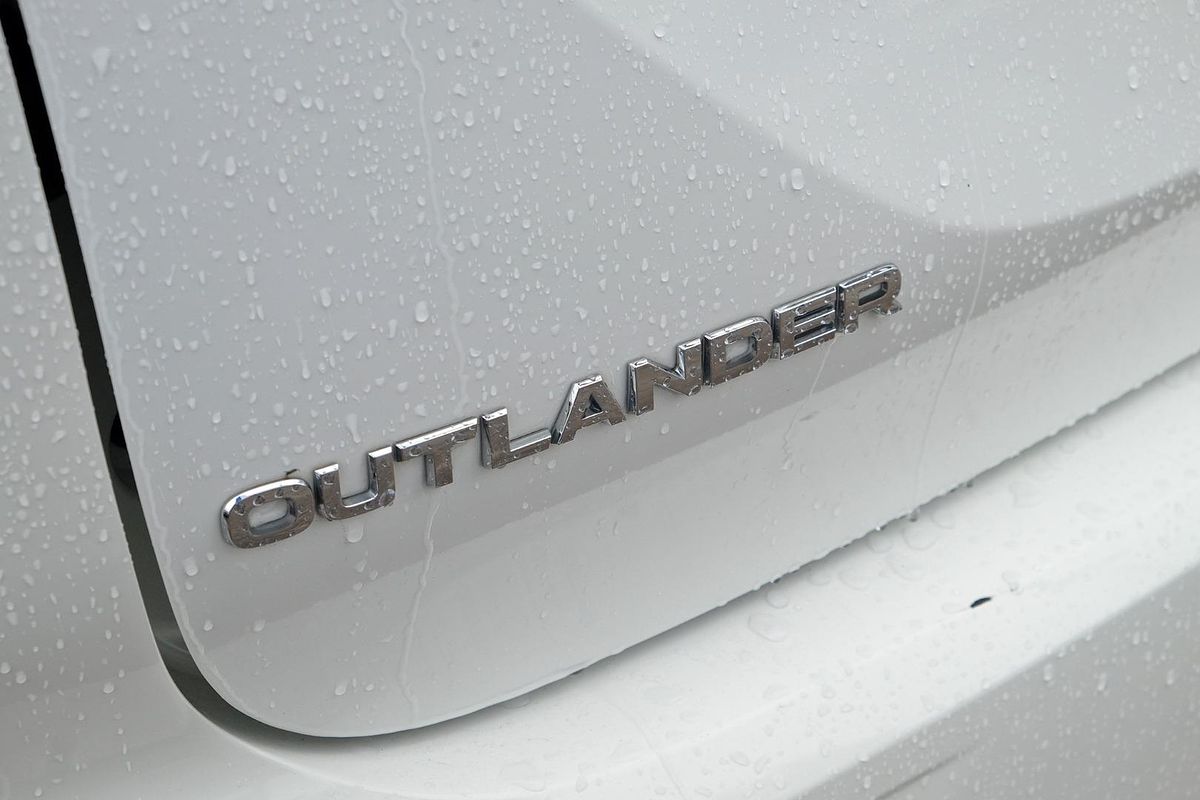 2023 Mitsubishi Outlander ES ZM