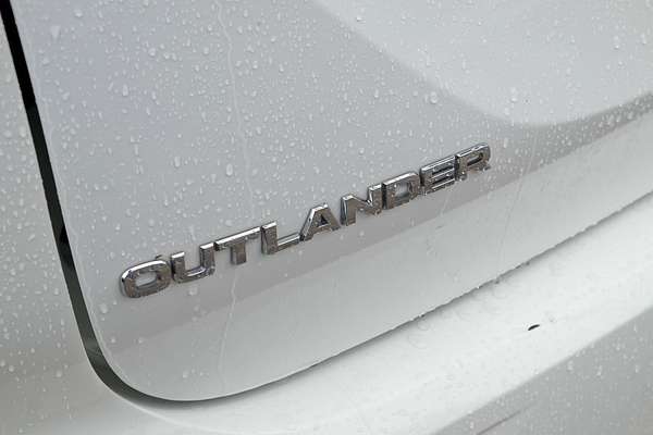2023 Mitsubishi Outlander ES ZM
