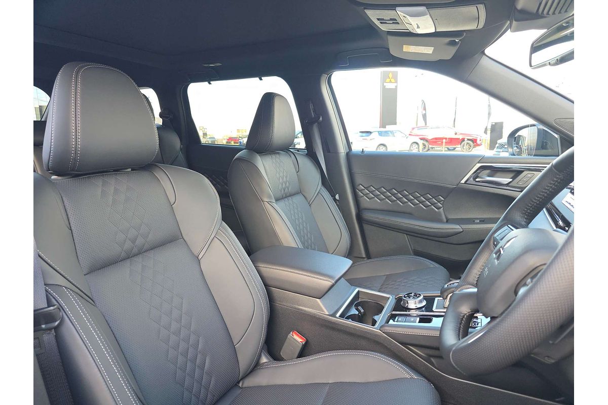 2025 Mitsubishi Outlander PHEV GSR ZM