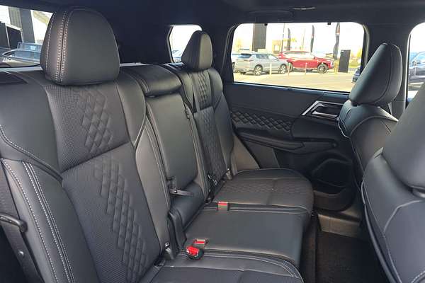 2025 Mitsubishi Outlander PHEV GSR ZM