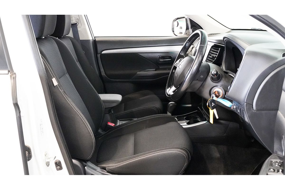2017 Mitsubishi Outlander LS Safety Pack ZK