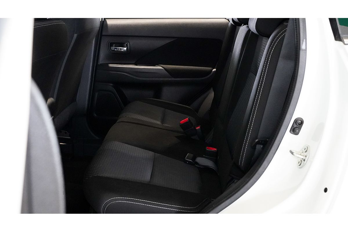 2017 Mitsubishi Outlander LS Safety Pack ZK