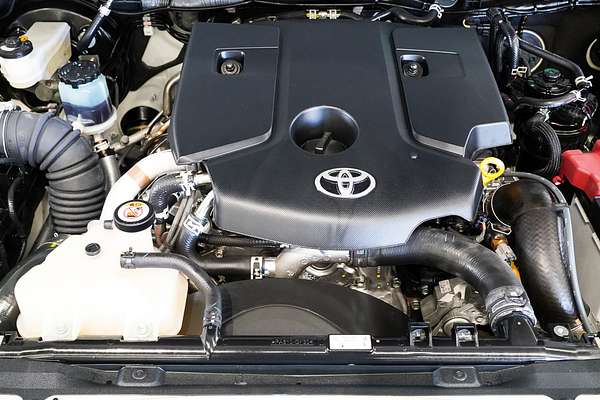 2024 Toyota Hilux SR5 48V GUN126R 4X4
