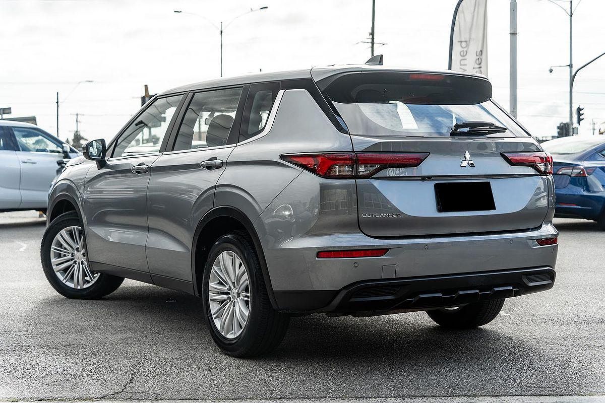 2023 Mitsubishi Outlander ES ZM