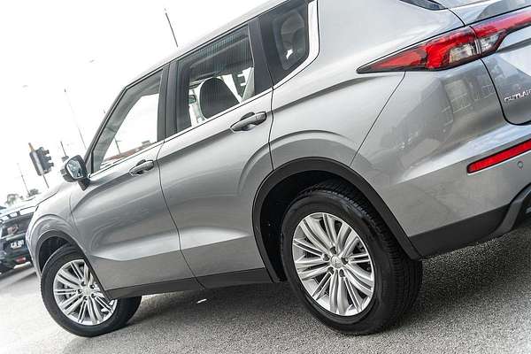2023 Mitsubishi Outlander ES ZM