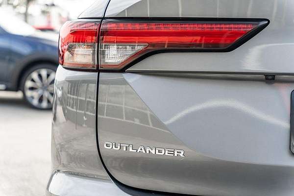 2023 Mitsubishi Outlander ES ZM