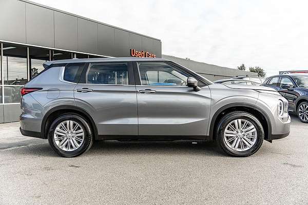 2023 Mitsubishi Outlander ES ZM