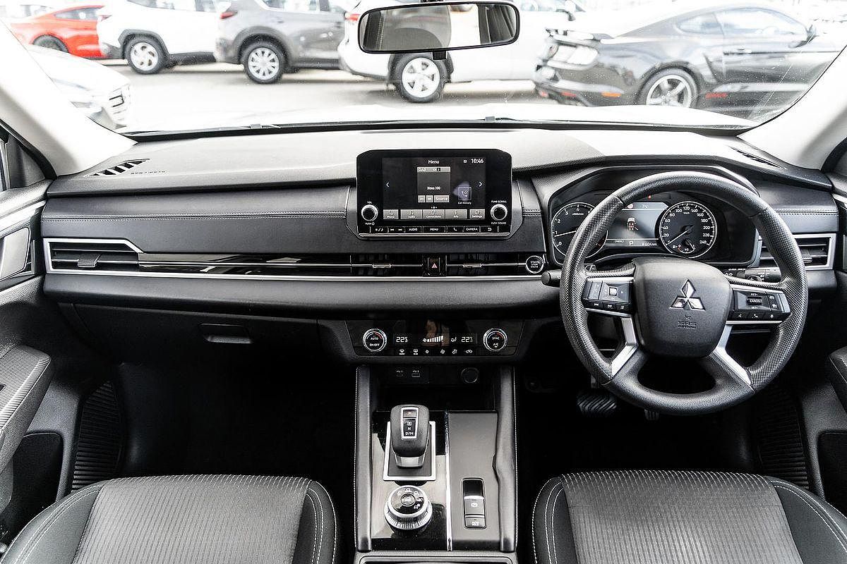 2023 Mitsubishi Outlander ES ZM
