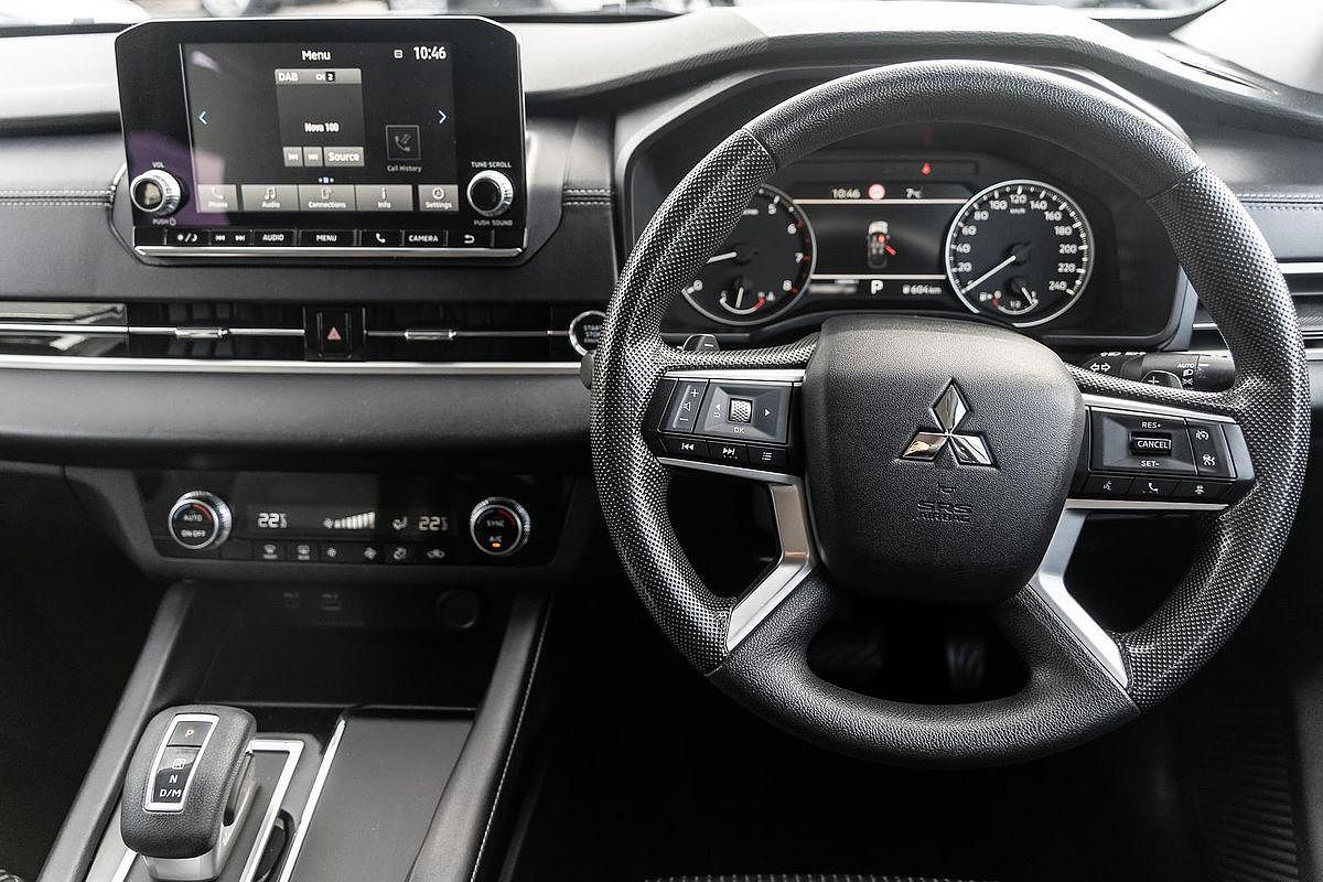 2023 Mitsubishi Outlander ES ZM