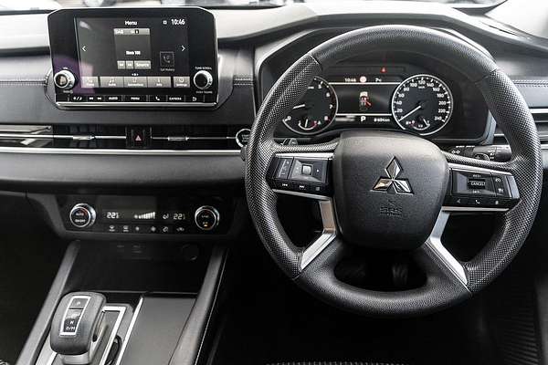 2023 Mitsubishi Outlander ES ZM
