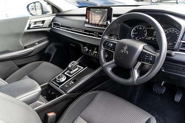 2023 Mitsubishi Outlander ES ZM