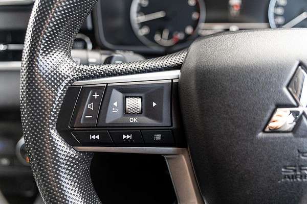 2023 Mitsubishi Outlander ES ZM