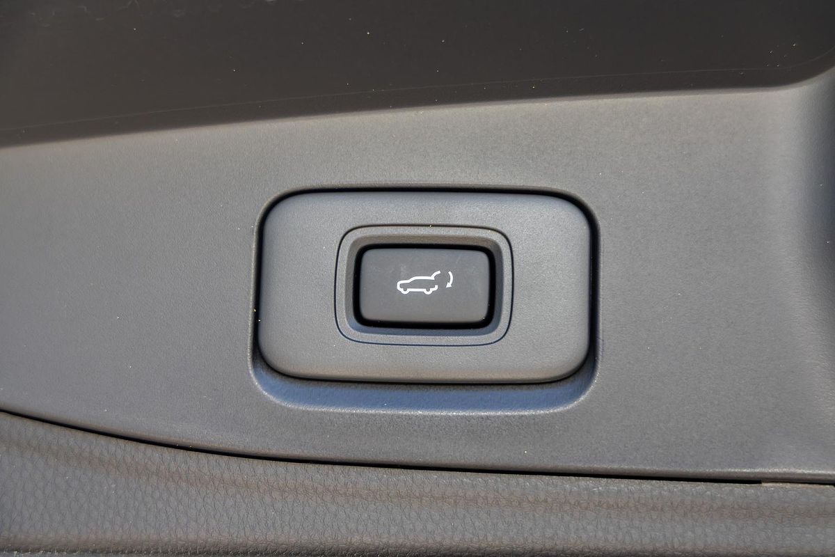2025 Isuzu MU-X LS-U