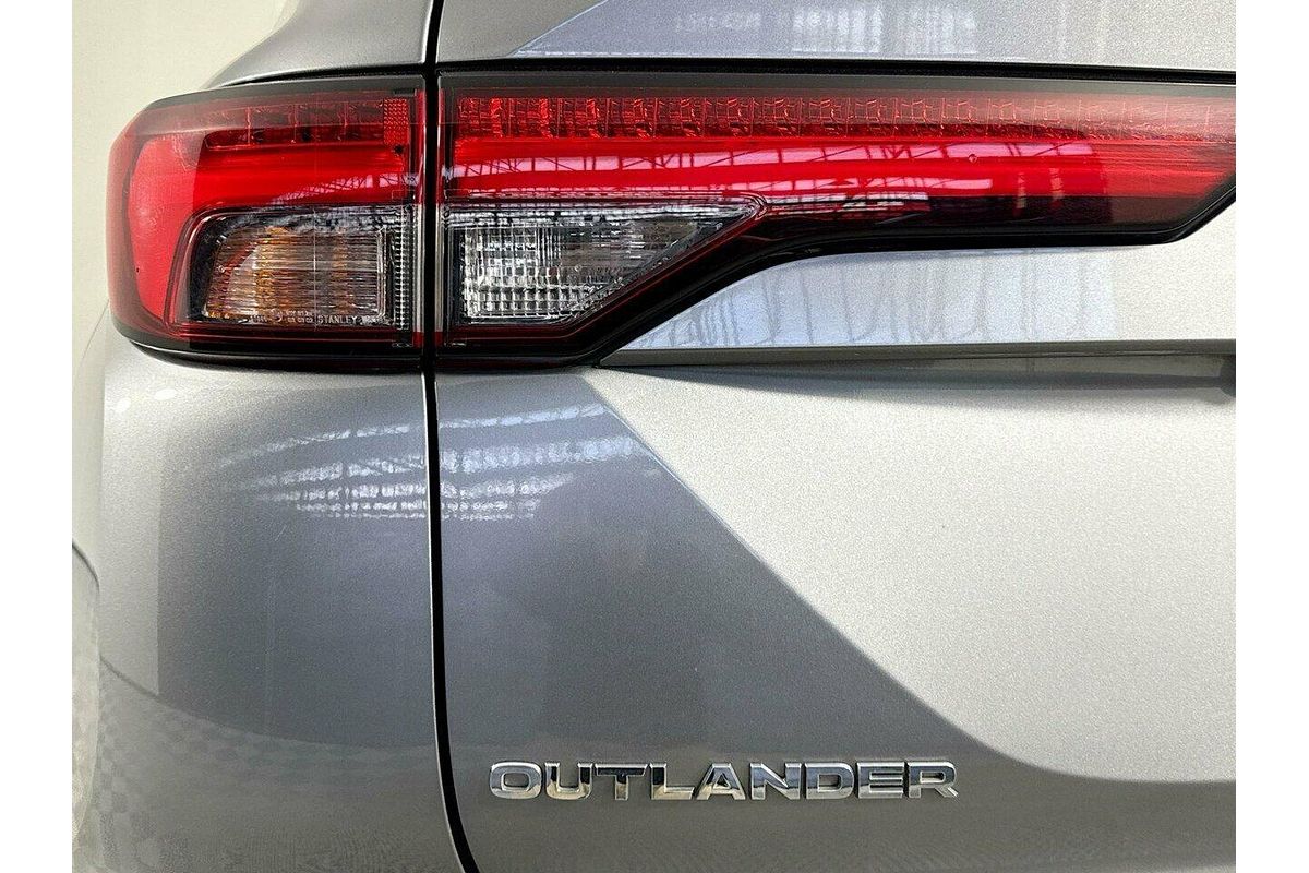 2023 Mitsubishi Outlander LS ZM