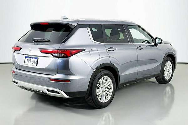 2023 Mitsubishi Outlander LS ZM