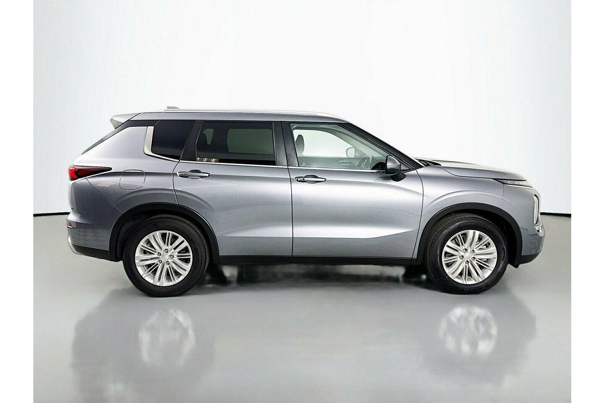 2023 Mitsubishi Outlander LS ZM