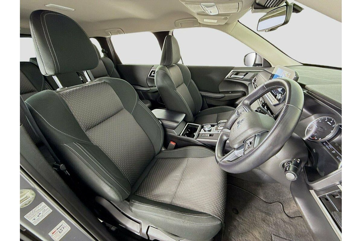 2023 Mitsubishi Outlander LS ZM