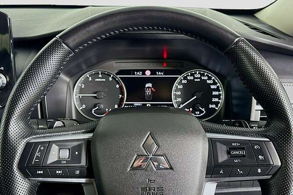 2023 Mitsubishi Outlander LS ZM