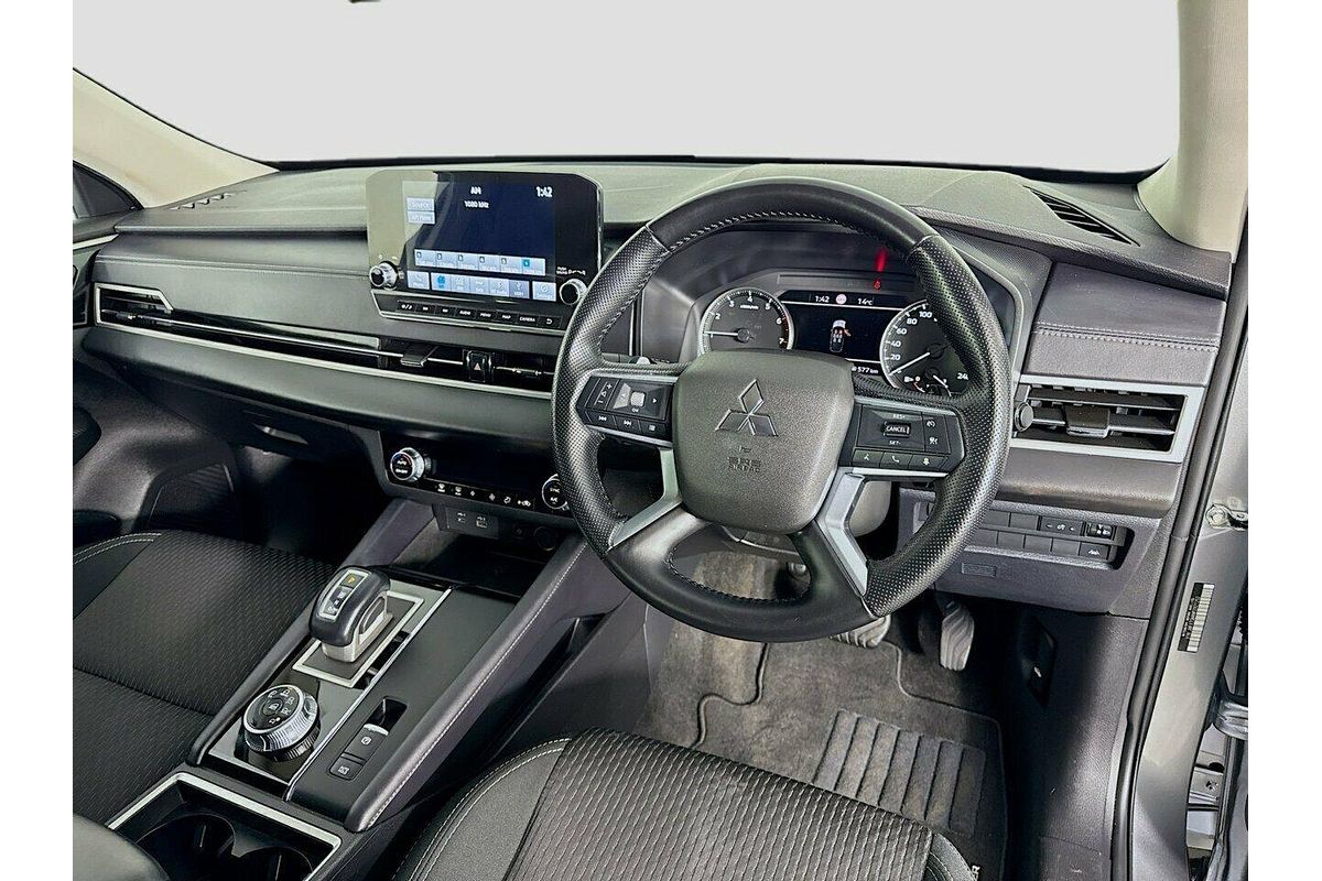 2023 Mitsubishi Outlander LS ZM