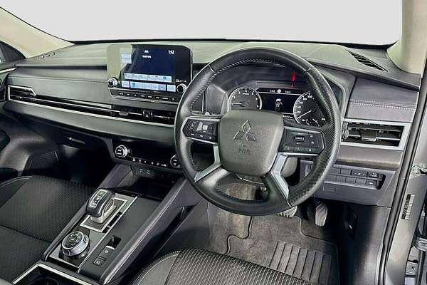 2023 Mitsubishi Outlander LS ZM