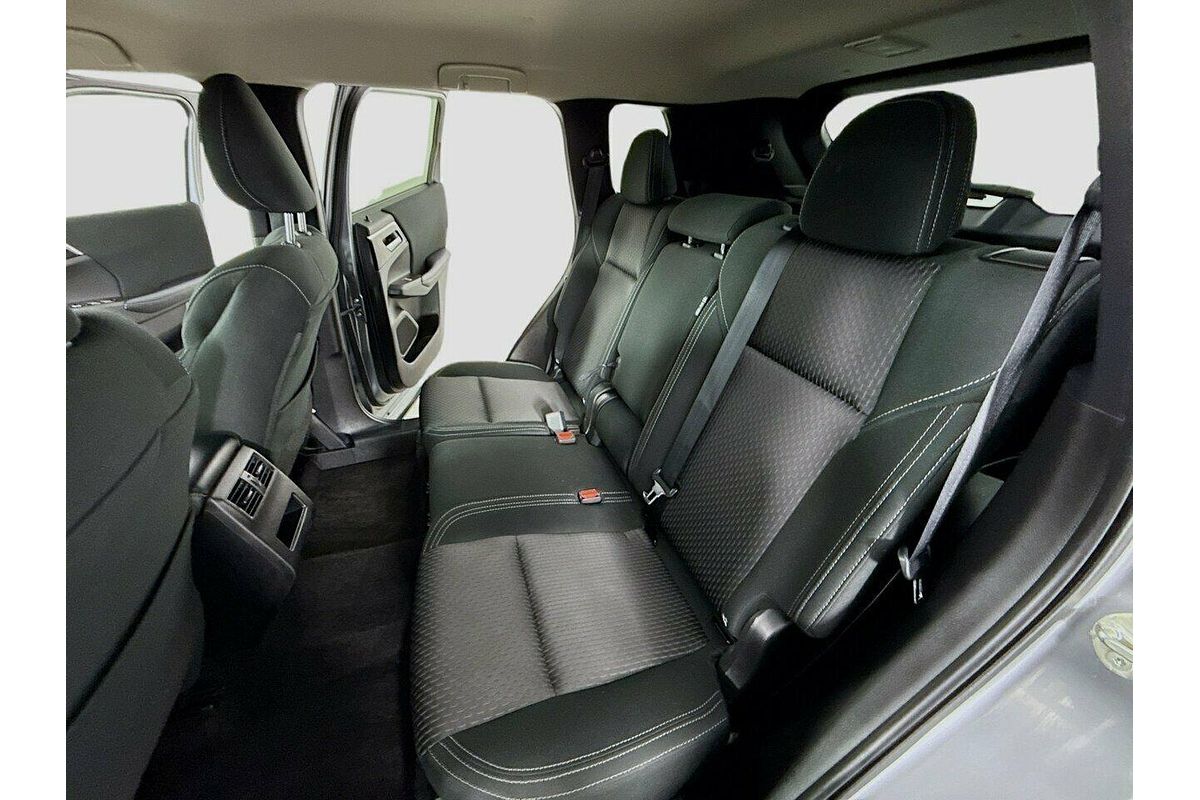 2023 Mitsubishi Outlander LS ZM