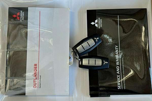 2023 Mitsubishi Outlander LS ZM
