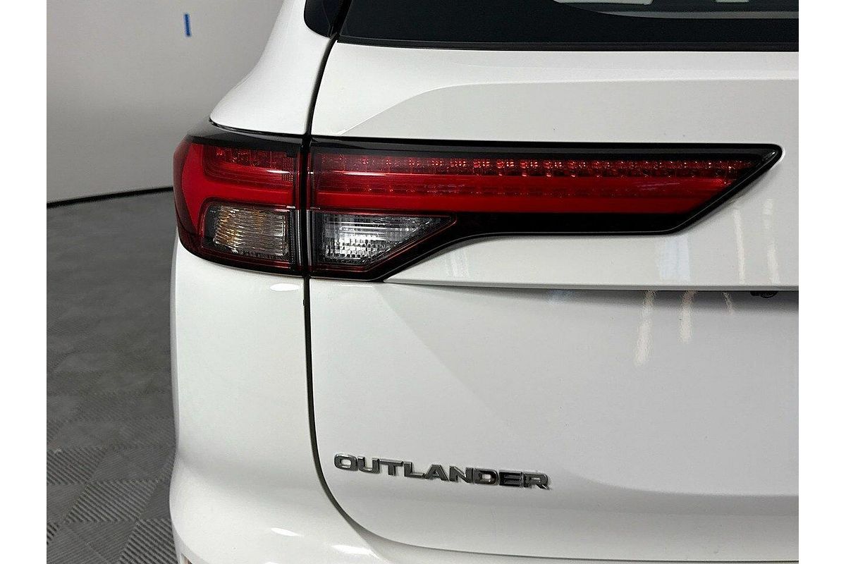 2024 Mitsubishi Outlander ES ZM
