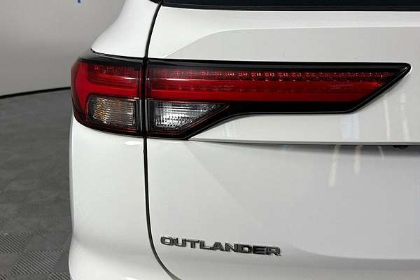 2024 Mitsubishi Outlander ES ZM