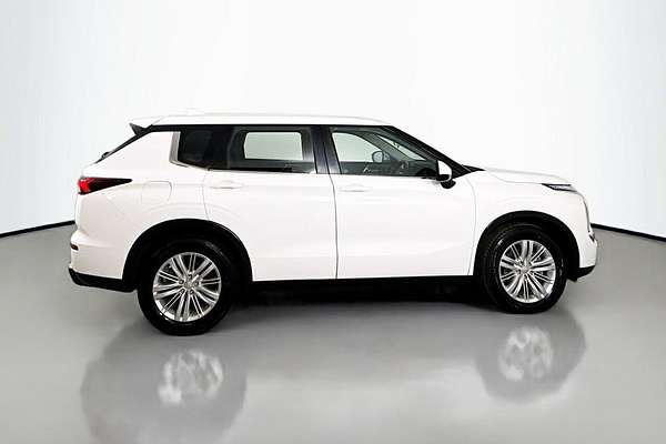 2024 Mitsubishi Outlander ES ZM