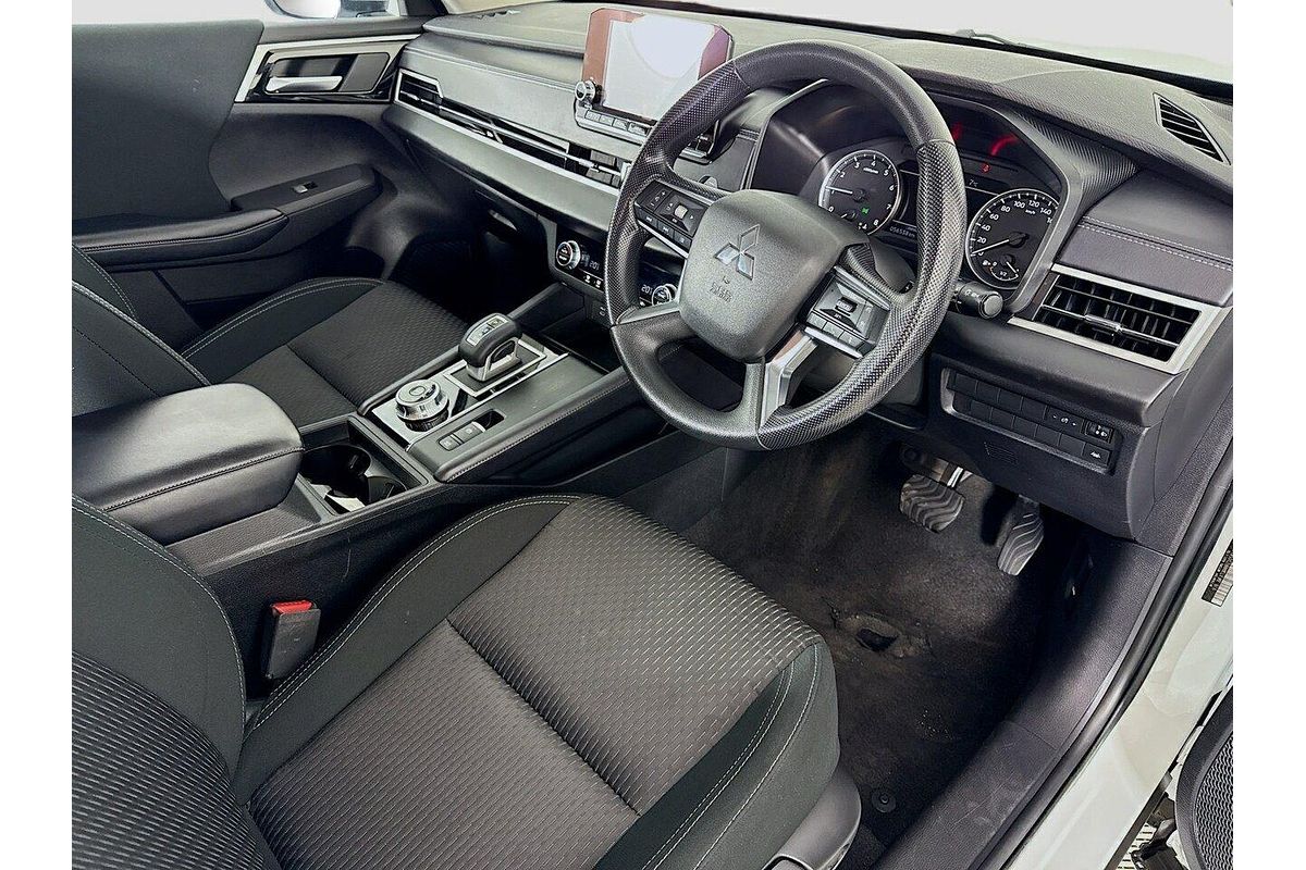 2024 Mitsubishi Outlander ES ZM