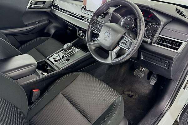 2024 Mitsubishi Outlander ES ZM