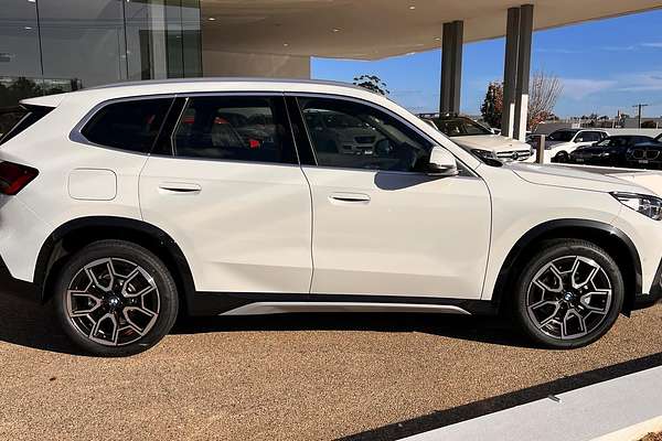 2025 BMW X1 sDrive18i U11