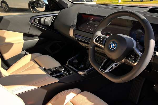 2025 BMW X3 30e xDrive G45
