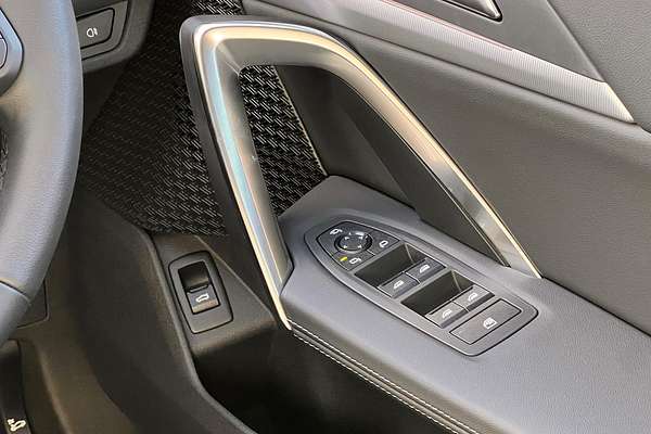 2025 BMW X1 sDrive18i U11