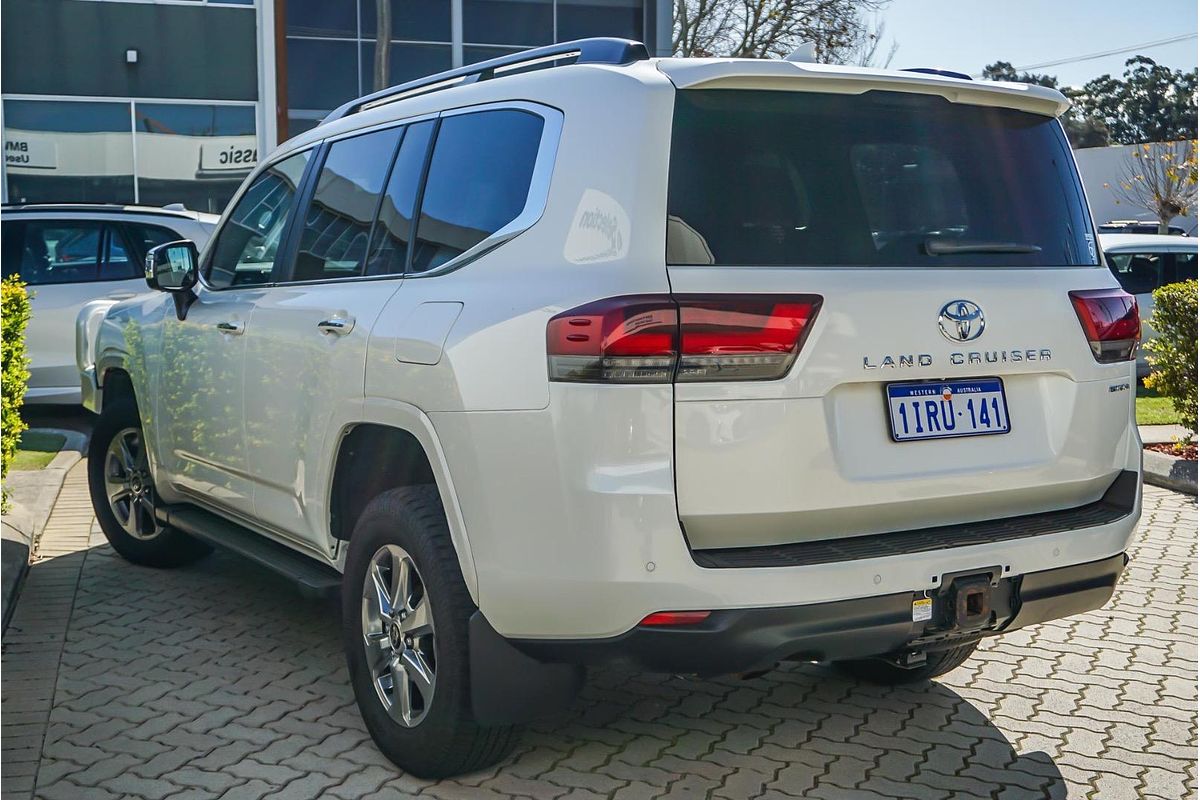 2023 Toyota Landcruiser Sahara FJA300R