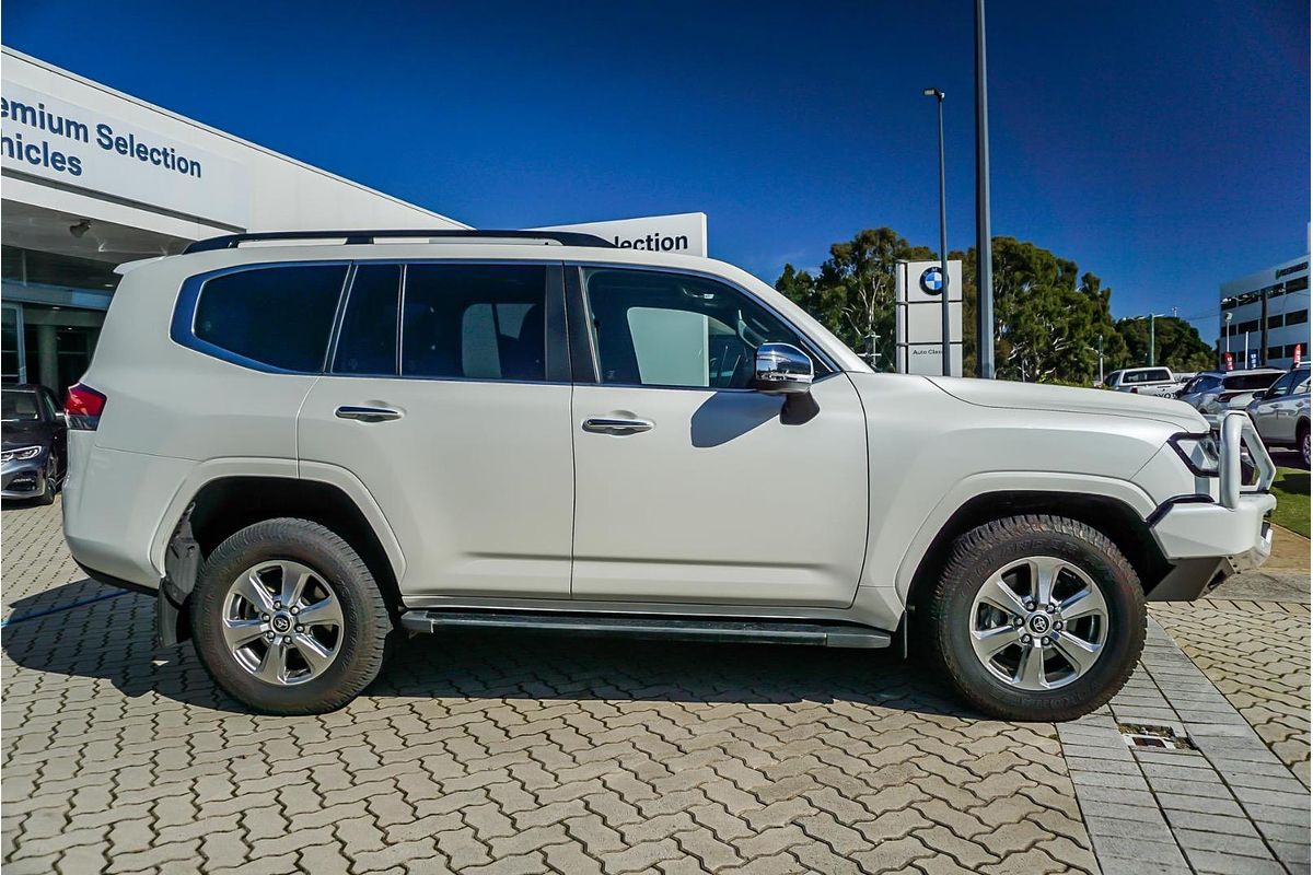 2023 Toyota Landcruiser Sahara FJA300R