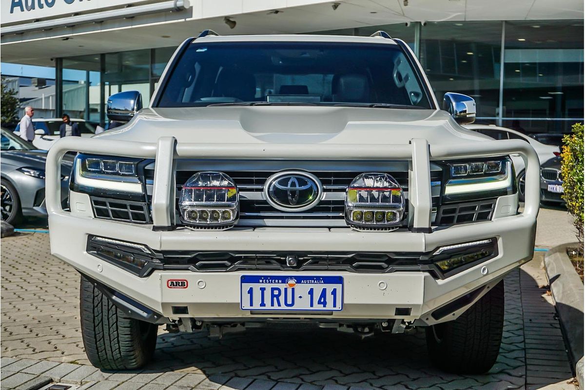 2023 Toyota Landcruiser Sahara FJA300R