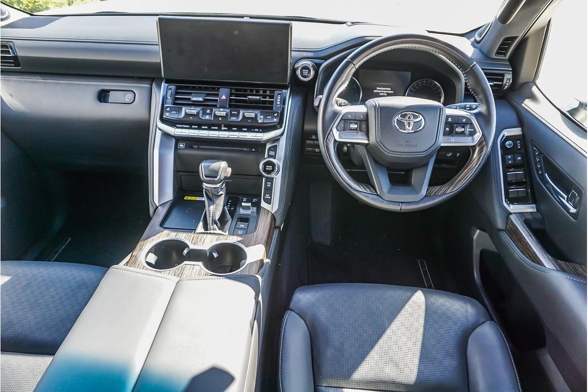 2023 Toyota Landcruiser Sahara FJA300R