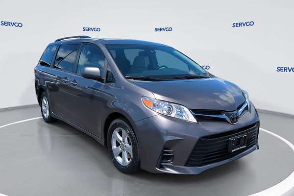 2019 Toyota SIENNA LE